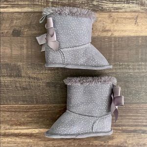 Infant gray fur lined boots